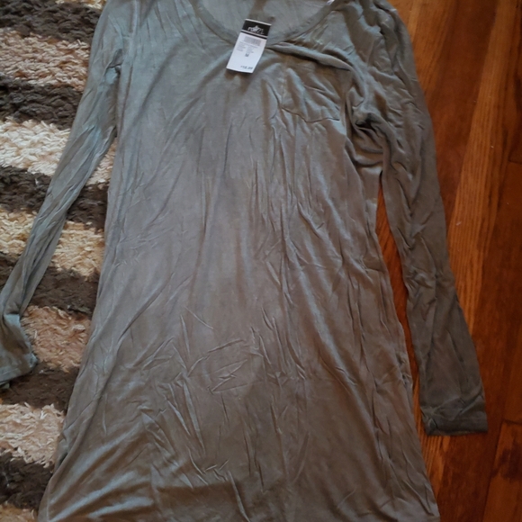 Medium Shirt Bundle - Picture 4 of 8
